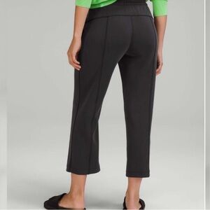 Lululemon Softstreme High-Rise Straight Leg Crop Black size 8